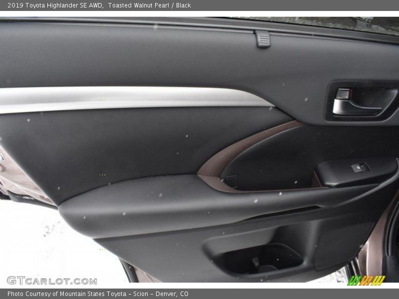 Toasted Walnut Pearl / Black 2019 Toyota Highlander SE AWD