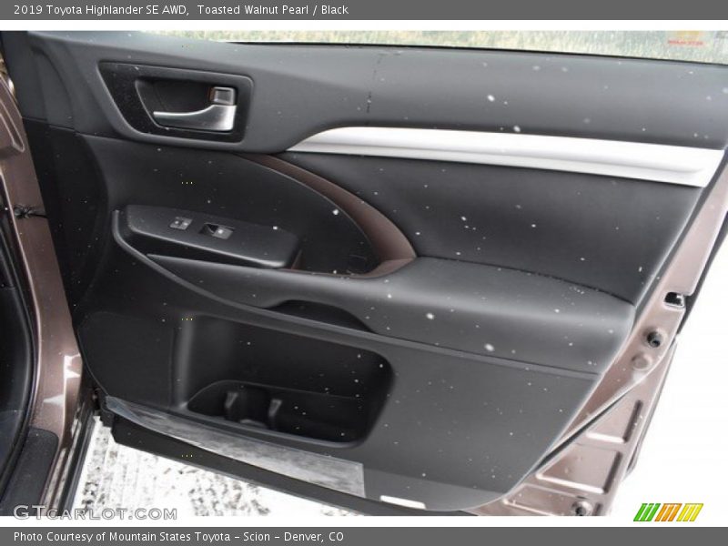 Toasted Walnut Pearl / Black 2019 Toyota Highlander SE AWD