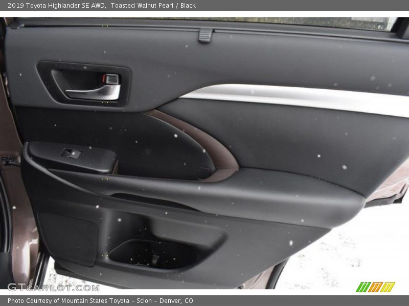 Toasted Walnut Pearl / Black 2019 Toyota Highlander SE AWD