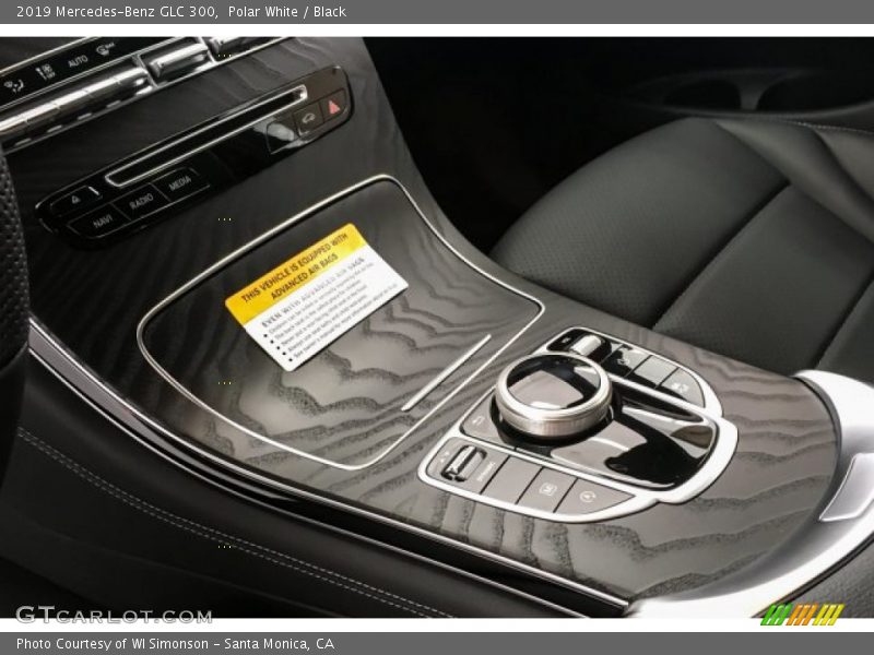 Polar White / Black 2019 Mercedes-Benz GLC 300