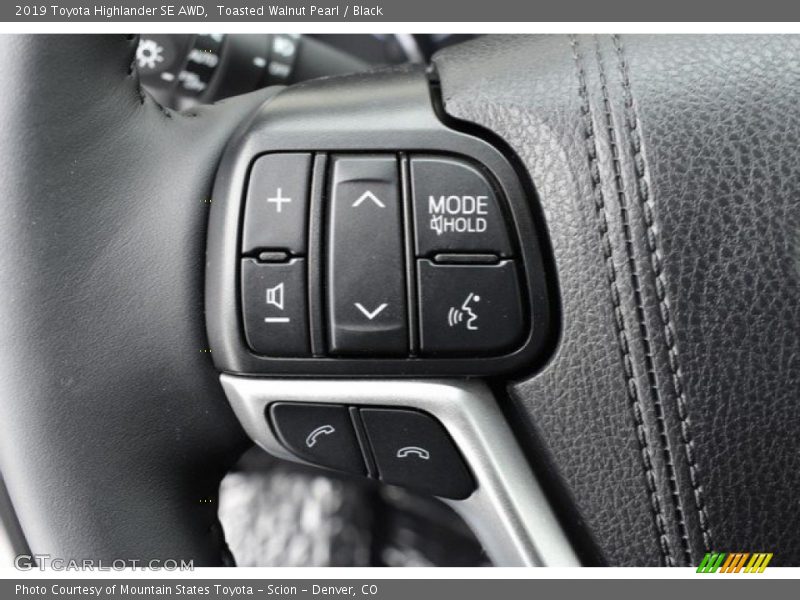 Toasted Walnut Pearl / Black 2019 Toyota Highlander SE AWD