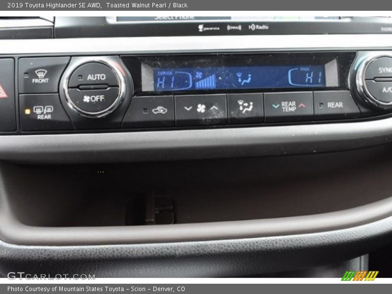Toasted Walnut Pearl / Black 2019 Toyota Highlander SE AWD
