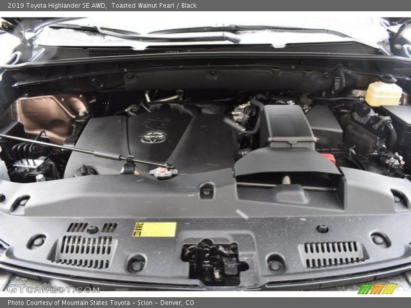 Toasted Walnut Pearl / Black 2019 Toyota Highlander SE AWD