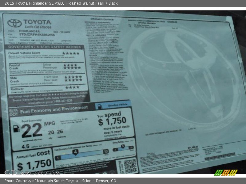 Toasted Walnut Pearl / Black 2019 Toyota Highlander SE AWD