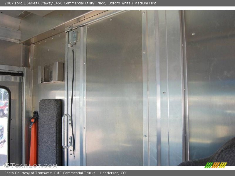 Oxford White / Medium Flint 2007 Ford E Series Cutaway E450 Commercial Utility Truck