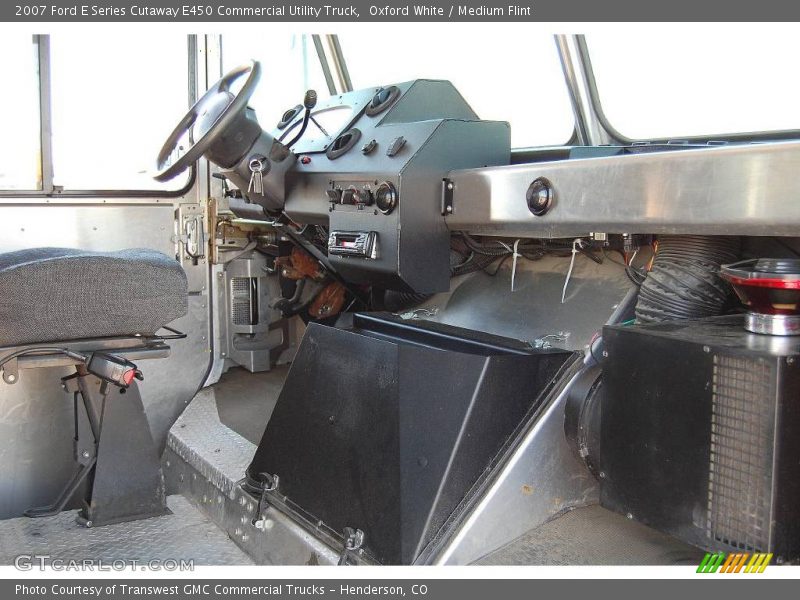 Oxford White / Medium Flint 2007 Ford E Series Cutaway E450 Commercial Utility Truck