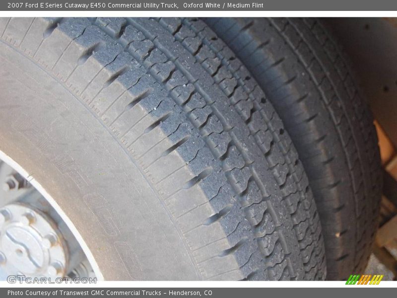 Oxford White / Medium Flint 2007 Ford E Series Cutaway E450 Commercial Utility Truck