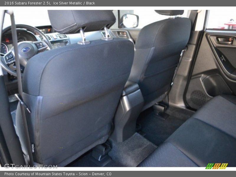 Ice Silver Metallic / Black 2016 Subaru Forester 2.5i