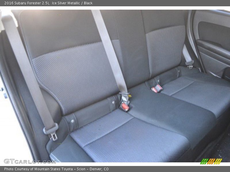 Ice Silver Metallic / Black 2016 Subaru Forester 2.5i