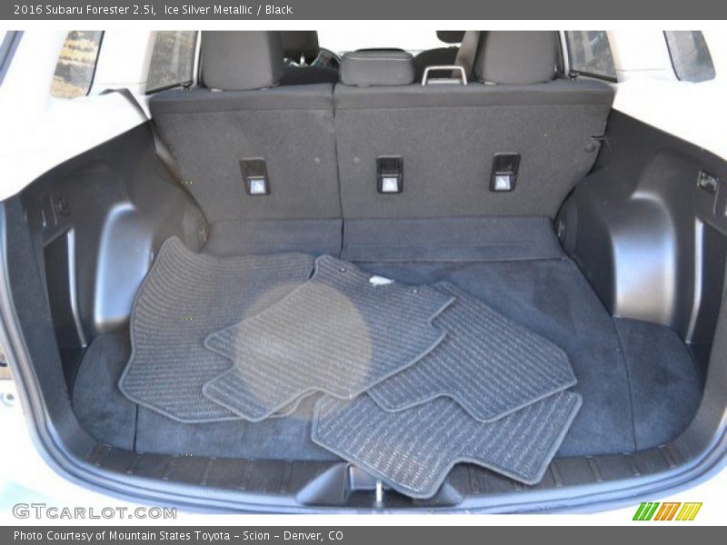 Ice Silver Metallic / Black 2016 Subaru Forester 2.5i
