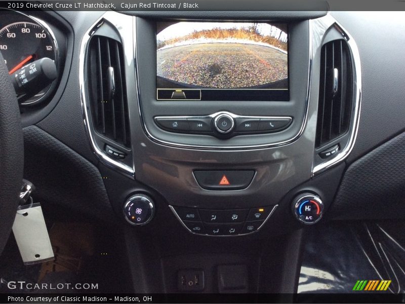 Cajun Red Tintcoat / Black 2019 Chevrolet Cruze LT Hatchback