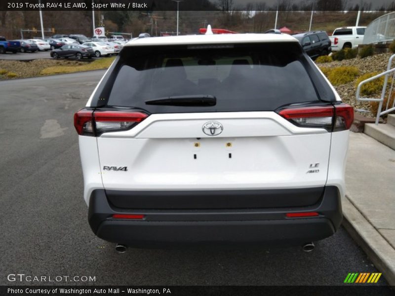 Super White / Black 2019 Toyota RAV4 LE AWD