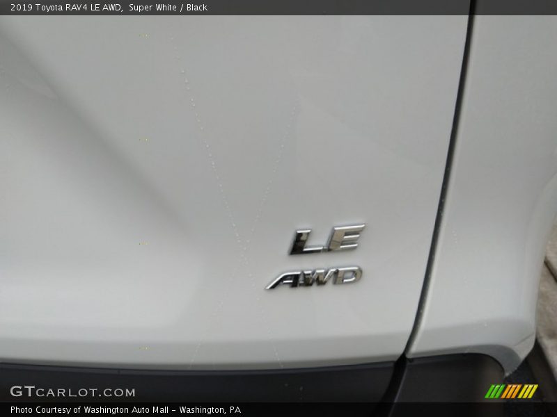  2019 RAV4 LE AWD Logo