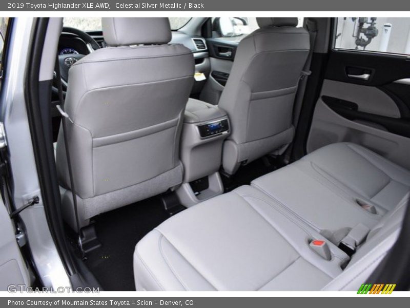 Celestial Silver Metallic / Black 2019 Toyota Highlander XLE AWD