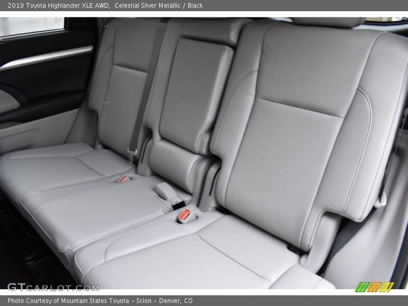 Celestial Silver Metallic / Black 2019 Toyota Highlander XLE AWD