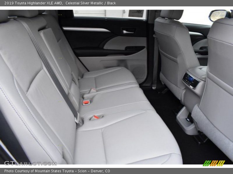 Celestial Silver Metallic / Black 2019 Toyota Highlander XLE AWD