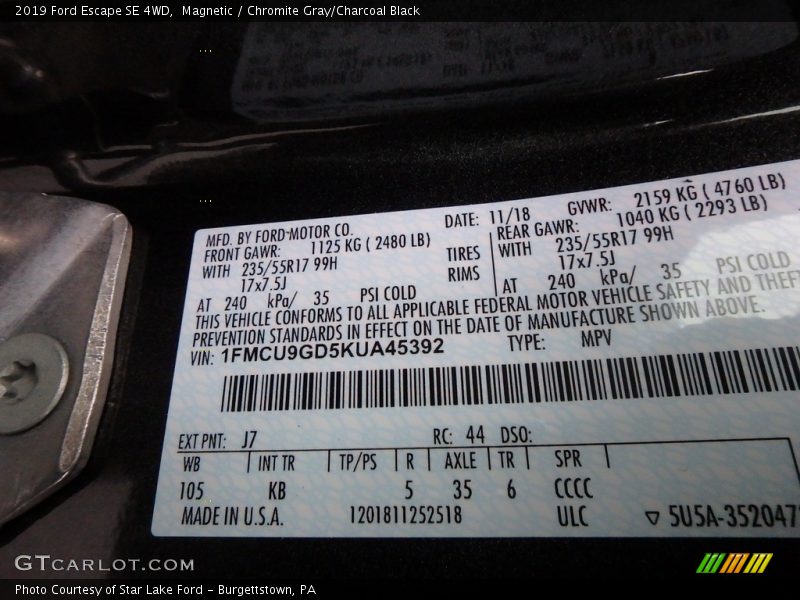 Magnetic / Chromite Gray/Charcoal Black 2019 Ford Escape SE 4WD
