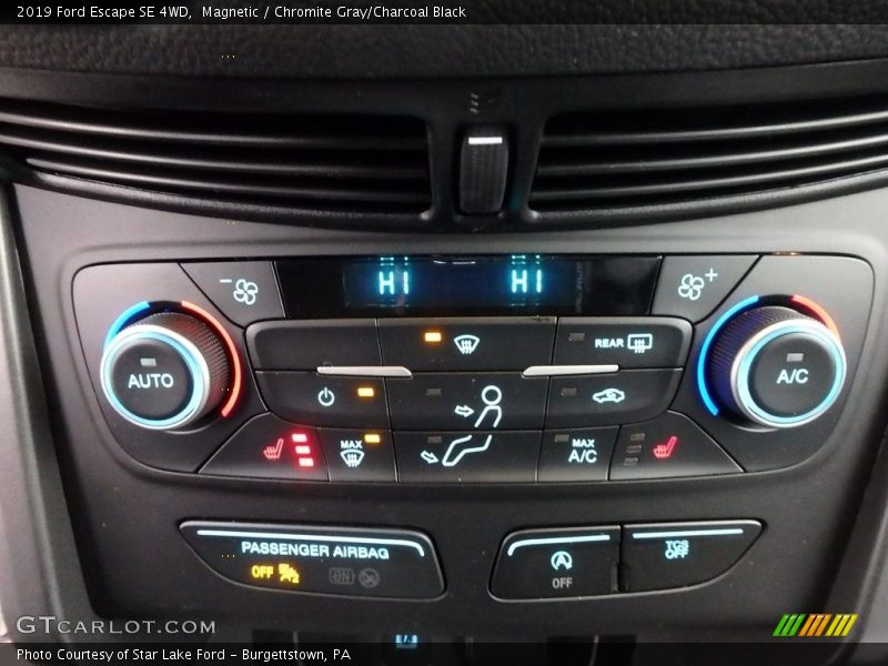 Magnetic / Chromite Gray/Charcoal Black 2019 Ford Escape SE 4WD