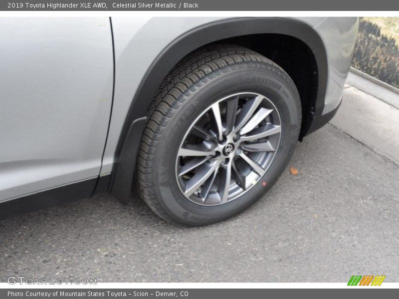 Celestial Silver Metallic / Black 2019 Toyota Highlander XLE AWD