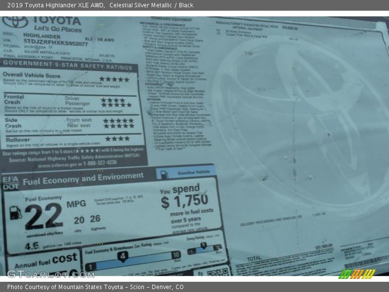Celestial Silver Metallic / Black 2019 Toyota Highlander XLE AWD