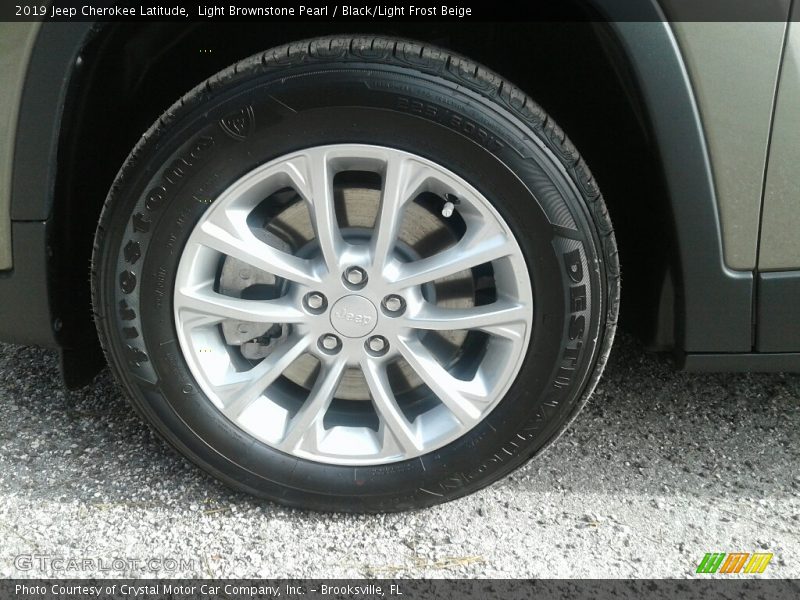 Light Brownstone Pearl / Black/Light Frost Beige 2019 Jeep Cherokee Latitude