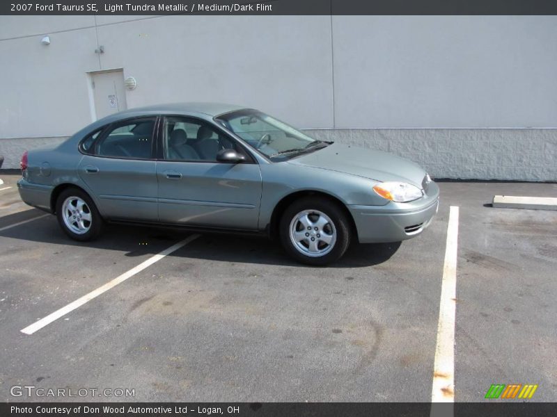 Light Tundra Metallic / Medium/Dark Flint 2007 Ford Taurus SE