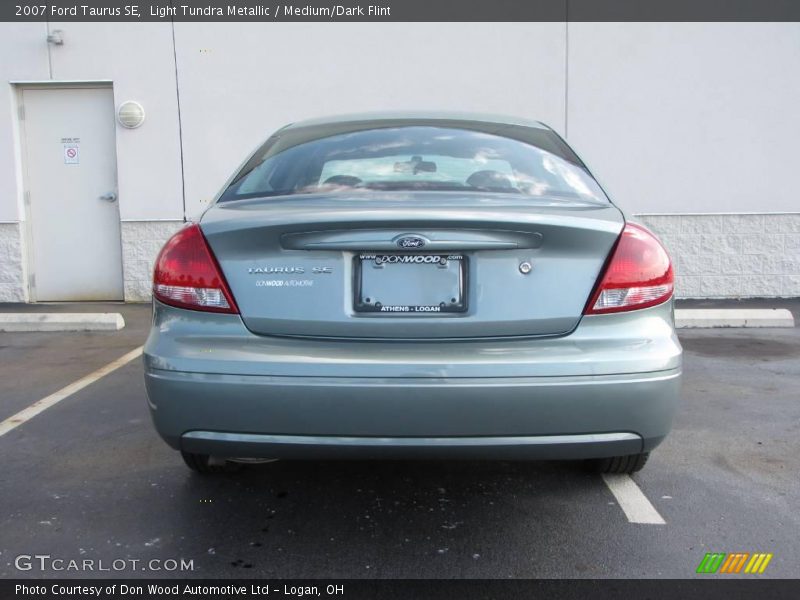 Light Tundra Metallic / Medium/Dark Flint 2007 Ford Taurus SE