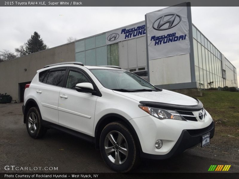 Super White / Black 2015 Toyota RAV4 XLE