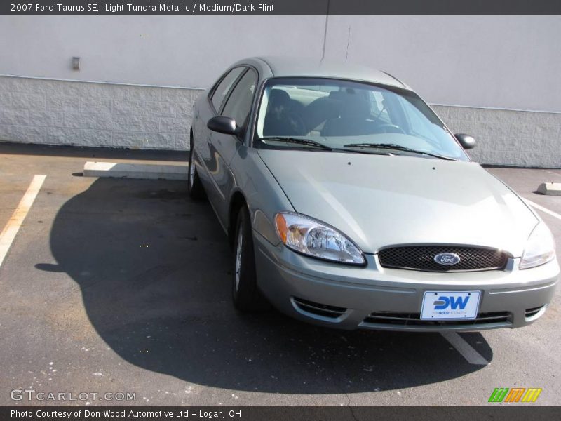 Light Tundra Metallic / Medium/Dark Flint 2007 Ford Taurus SE