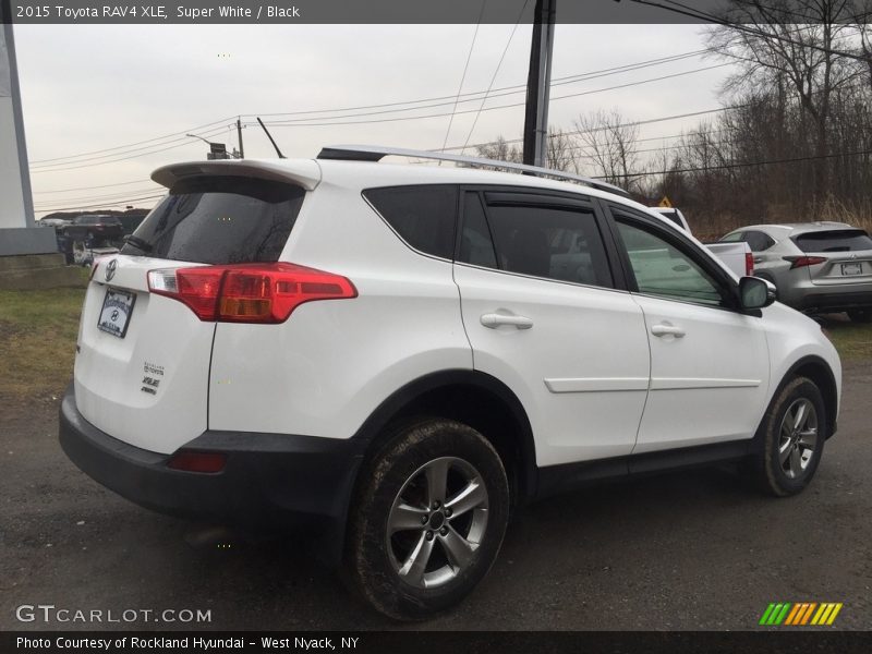 Super White / Black 2015 Toyota RAV4 XLE