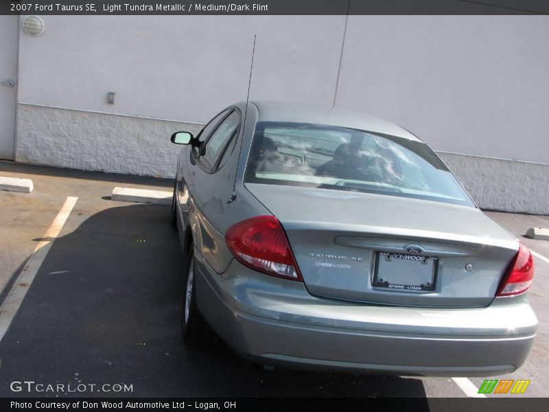 Light Tundra Metallic / Medium/Dark Flint 2007 Ford Taurus SE