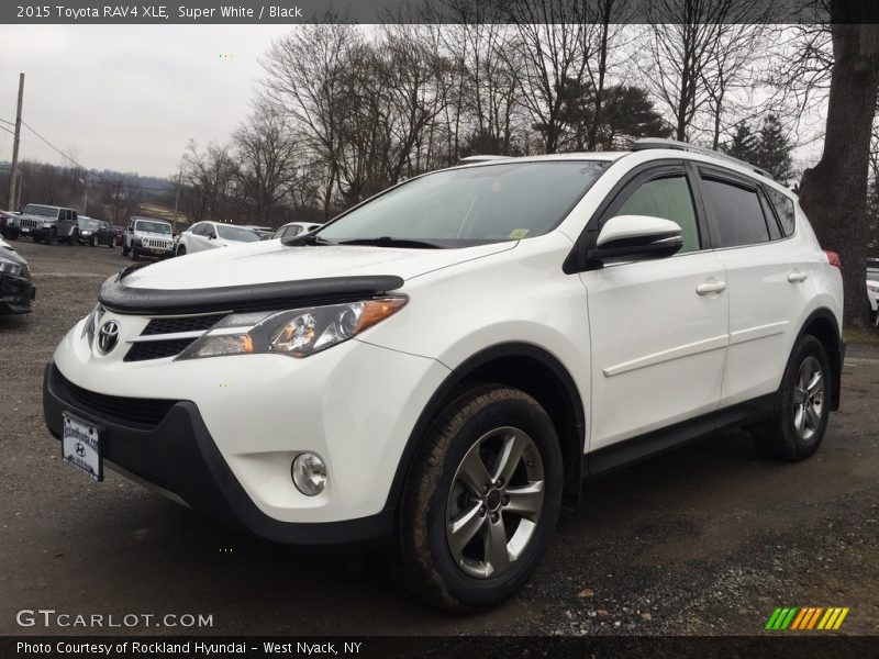 Super White / Black 2015 Toyota RAV4 XLE