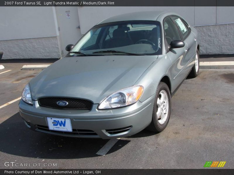 Light Tundra Metallic / Medium/Dark Flint 2007 Ford Taurus SE