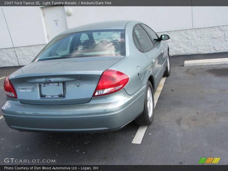 Light Tundra Metallic / Medium/Dark Flint 2007 Ford Taurus SE