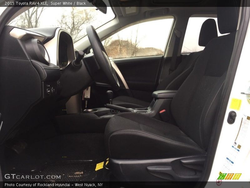 Super White / Black 2015 Toyota RAV4 XLE