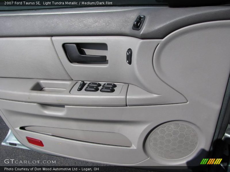 Light Tundra Metallic / Medium/Dark Flint 2007 Ford Taurus SE
