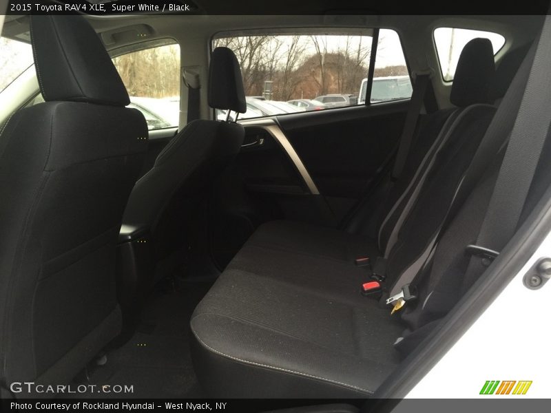 Super White / Black 2015 Toyota RAV4 XLE