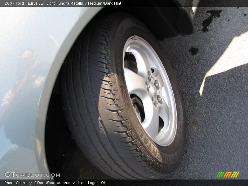 Light Tundra Metallic / Medium/Dark Flint 2007 Ford Taurus SE