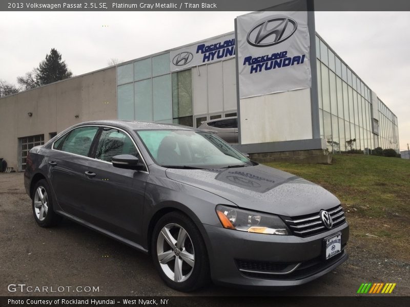 Platinum Gray Metallic / Titan Black 2013 Volkswagen Passat 2.5L SE