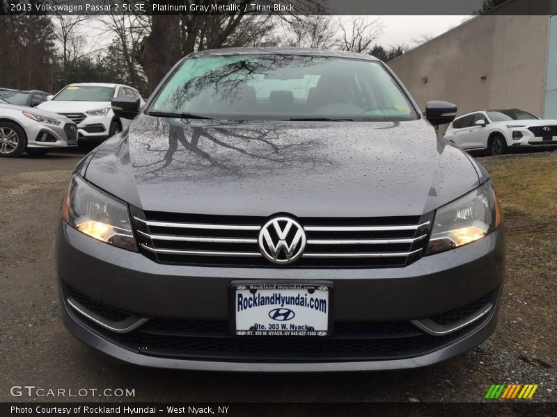 Platinum Gray Metallic / Titan Black 2013 Volkswagen Passat 2.5L SE