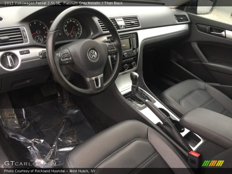 Platinum Gray Metallic / Titan Black 2013 Volkswagen Passat 2.5L SE