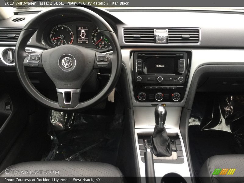 Platinum Gray Metallic / Titan Black 2013 Volkswagen Passat 2.5L SE
