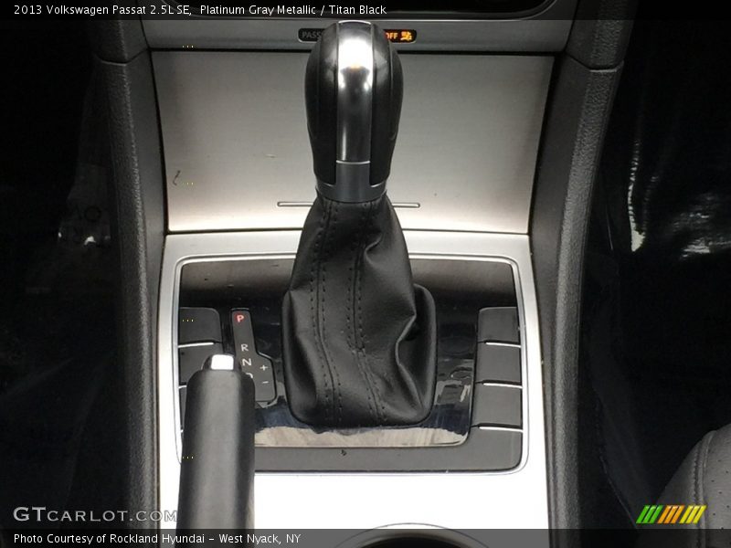 Platinum Gray Metallic / Titan Black 2013 Volkswagen Passat 2.5L SE
