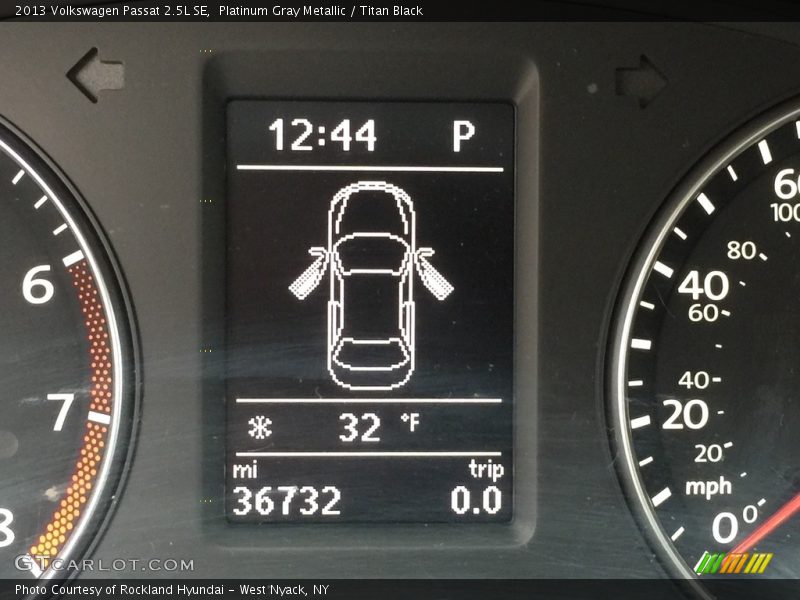 Platinum Gray Metallic / Titan Black 2013 Volkswagen Passat 2.5L SE