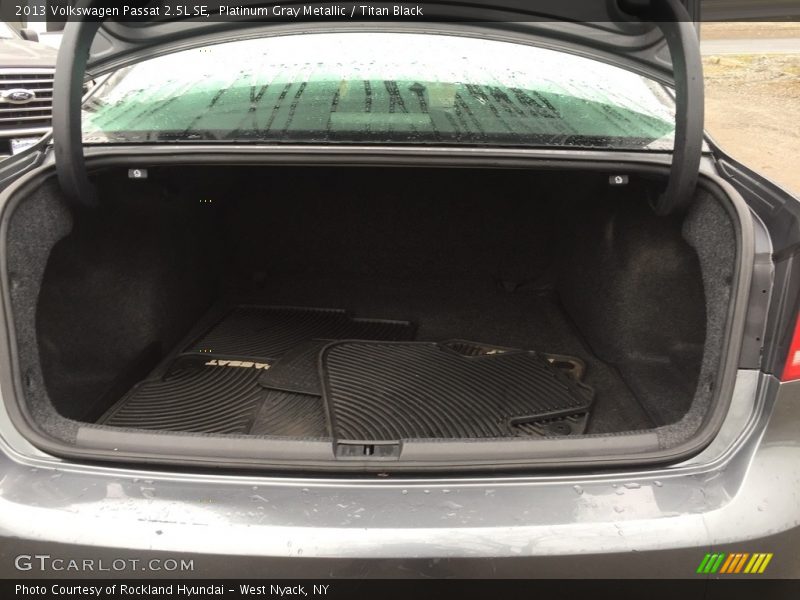 Platinum Gray Metallic / Titan Black 2013 Volkswagen Passat 2.5L SE