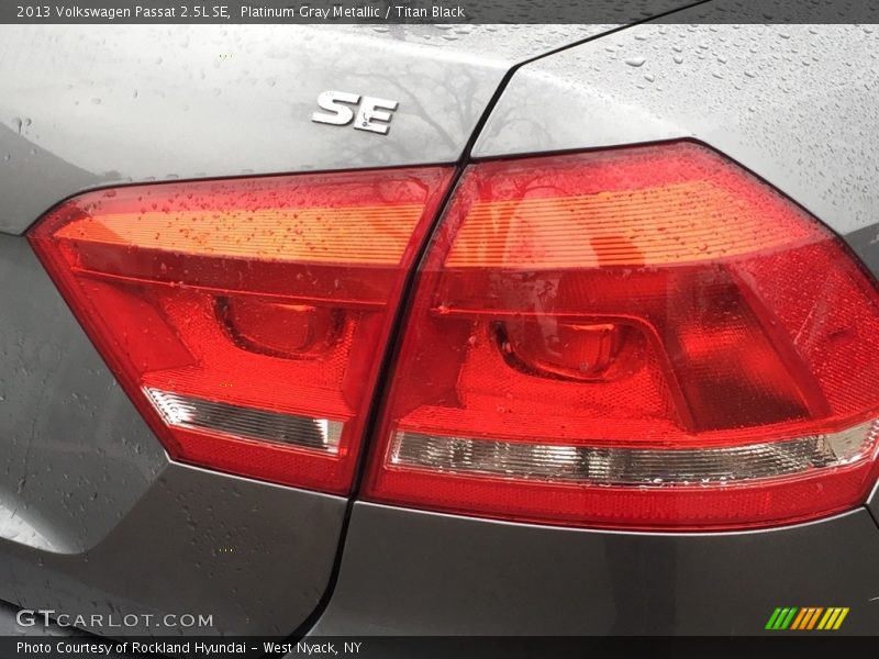 Platinum Gray Metallic / Titan Black 2013 Volkswagen Passat 2.5L SE