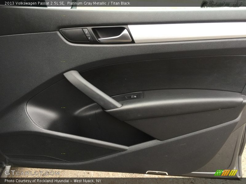 Platinum Gray Metallic / Titan Black 2013 Volkswagen Passat 2.5L SE
