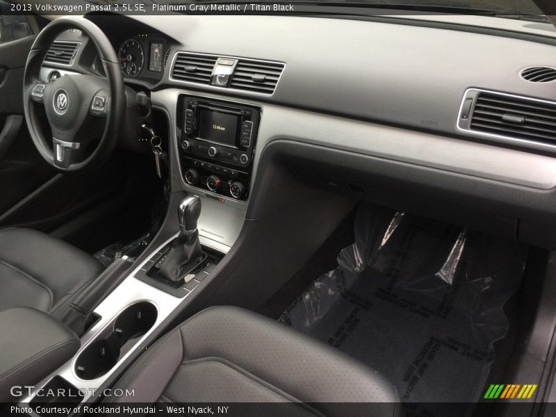 Platinum Gray Metallic / Titan Black 2013 Volkswagen Passat 2.5L SE