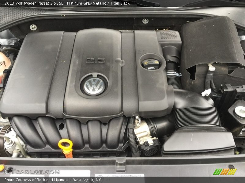 Platinum Gray Metallic / Titan Black 2013 Volkswagen Passat 2.5L SE