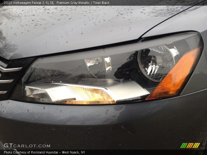 Platinum Gray Metallic / Titan Black 2013 Volkswagen Passat 2.5L SE